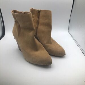 BCBG Women's Tan Suede Studded‎ healed Ankle Boots Side Zip Heel 9.5M
